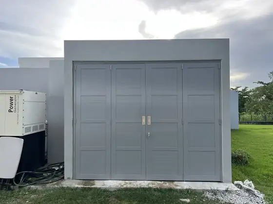 Puerta de garage instalada por Express Aluminum — foto 3