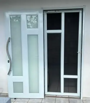 Puerta de screen fabricada por Express Aluminum — foto 3
