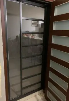 Puerta de screen fabricada por Express Aluminum — foto 7
